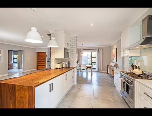 5 BEDROOM HOUSE FOR SALE IN SCHOONGEZICHT